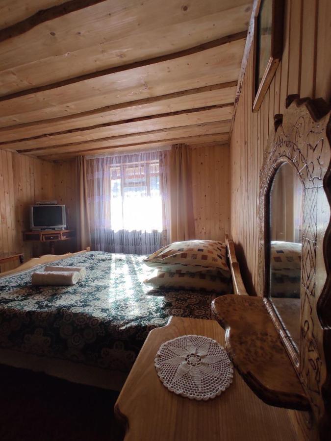 хата у карпатах Пилипец